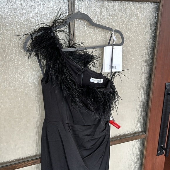 Mac Duggal FEATHER TRIM ONE SHOULDER DRAPED DRESS in black size 8. NEW $298 - Picture 7 of 11
